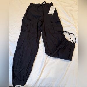 Lululemon Adjustable Cargo Pant – Size XS – Black